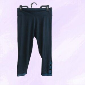 Victoria's Secret Victoria Sport sport leggings cropped capri criss cross mesh M